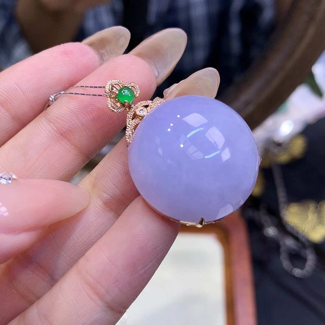 18K金镶嵌挂件翡翠