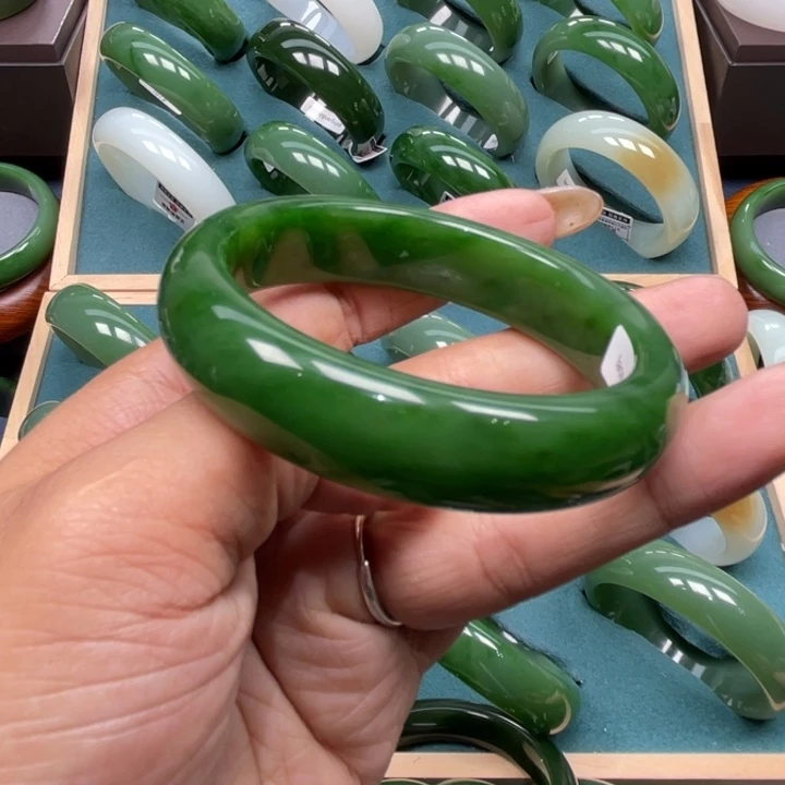 和田玉（碧玉）未镶嵌手镯