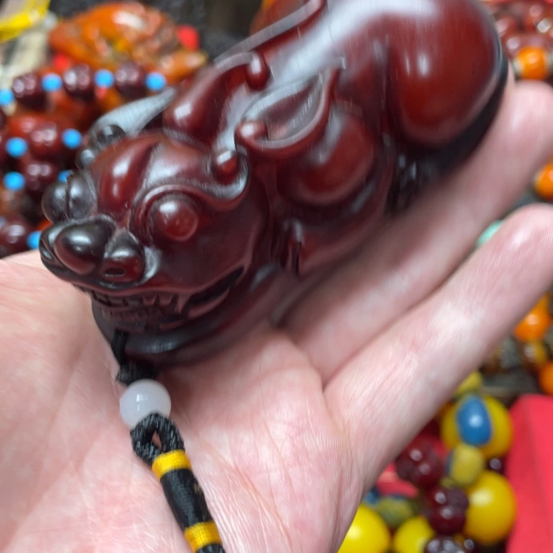 琥珀裸石未镶嵌好物推荐如图所示