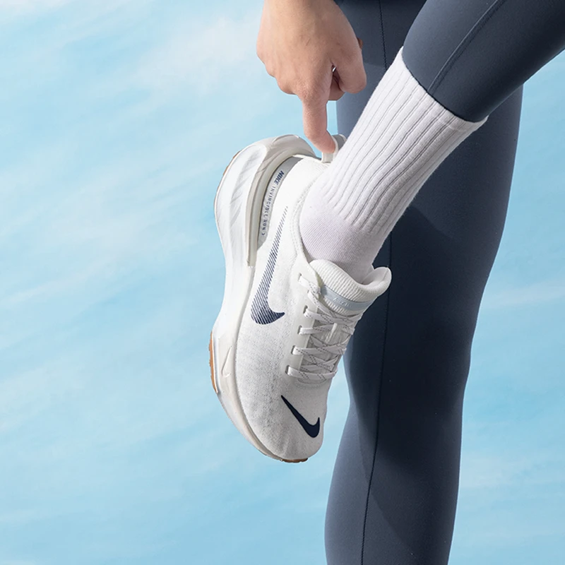 Nike耐克女鞋新款运动鞋ZOOMX INVINCIBLE RUN FK 3跑步鞋DR2660