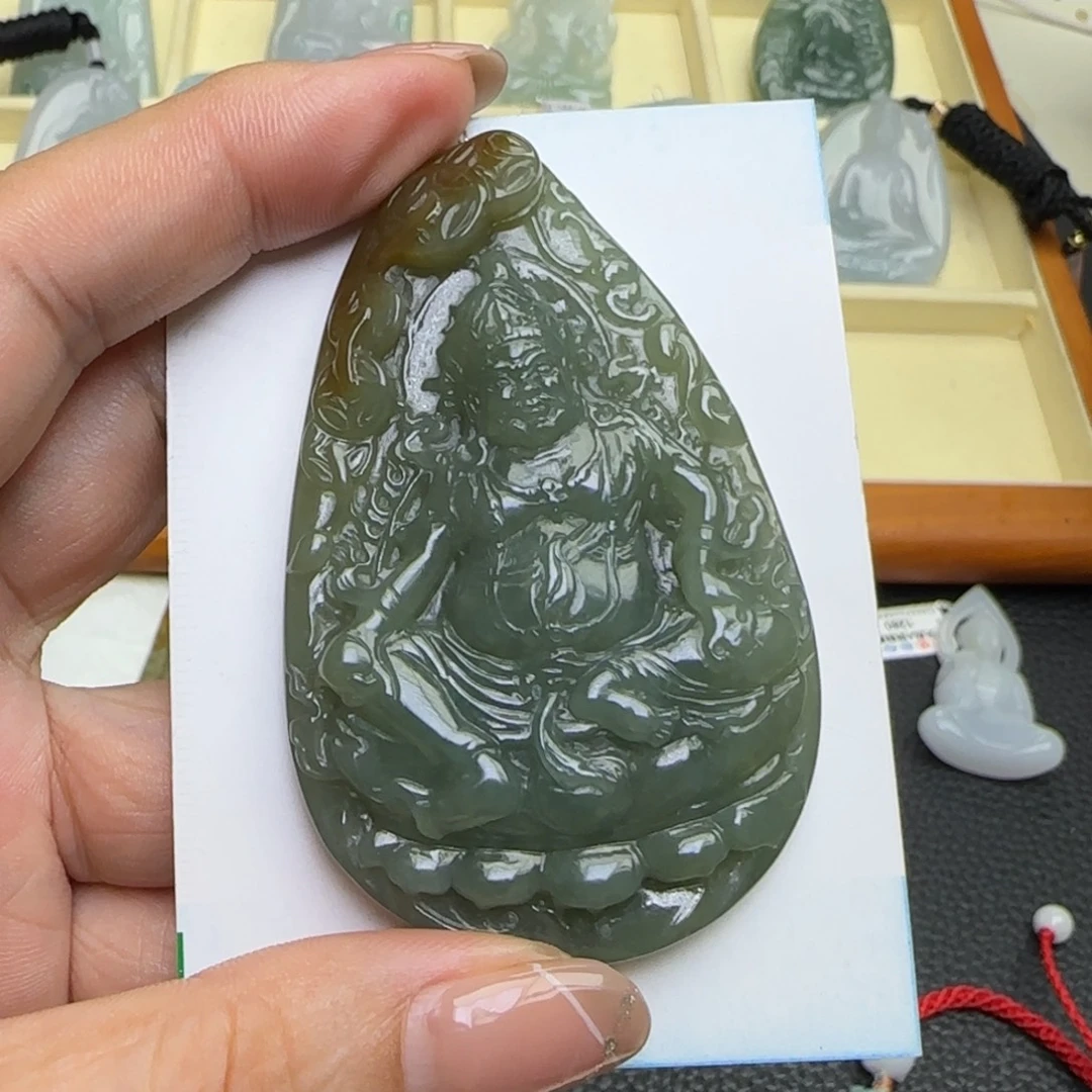 翡翠未镶嵌颈饰