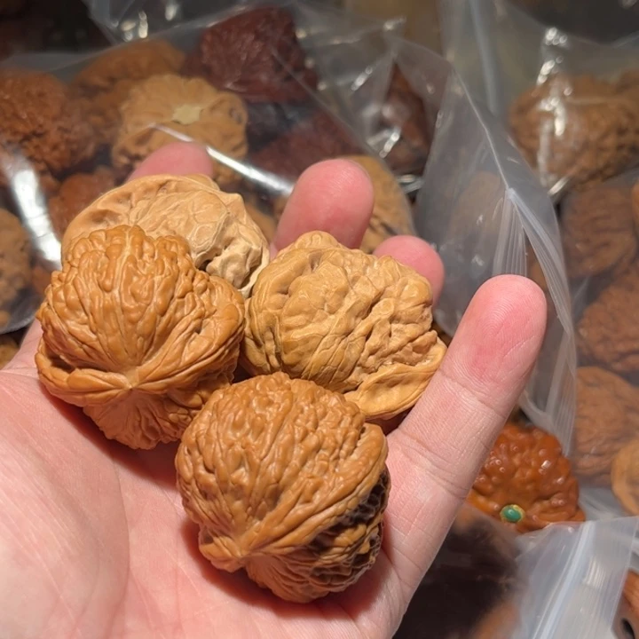 欠****把件文玩核桃狮子头核桃