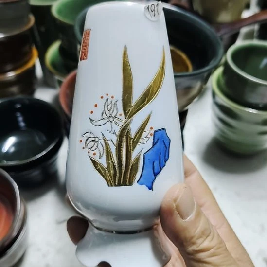 瓷片瓷器，各种摆件，瓷片，均有瑕疵。