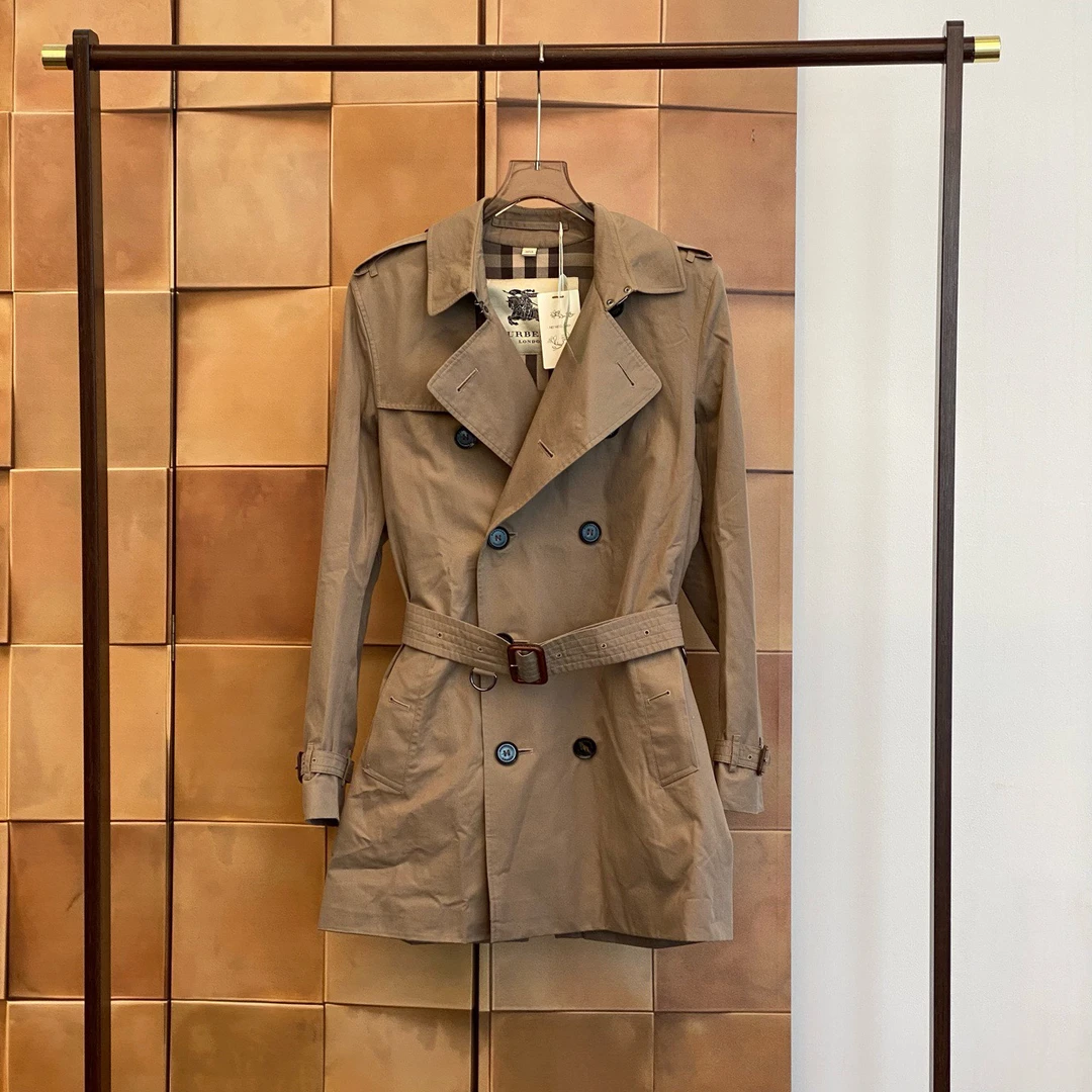 99新 BURBERRY/博柏利 卡其色战马双排扣风衣/46码 大码/30900