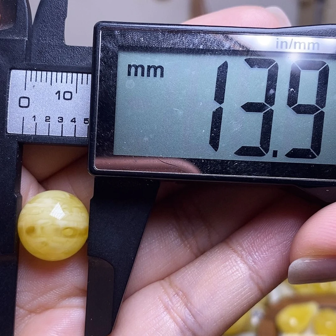 裸石琥珀未镶嵌小*蜜蜡圆珠