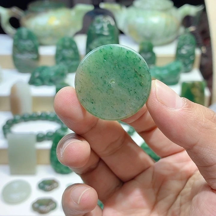 独山玉未镶嵌颈饰