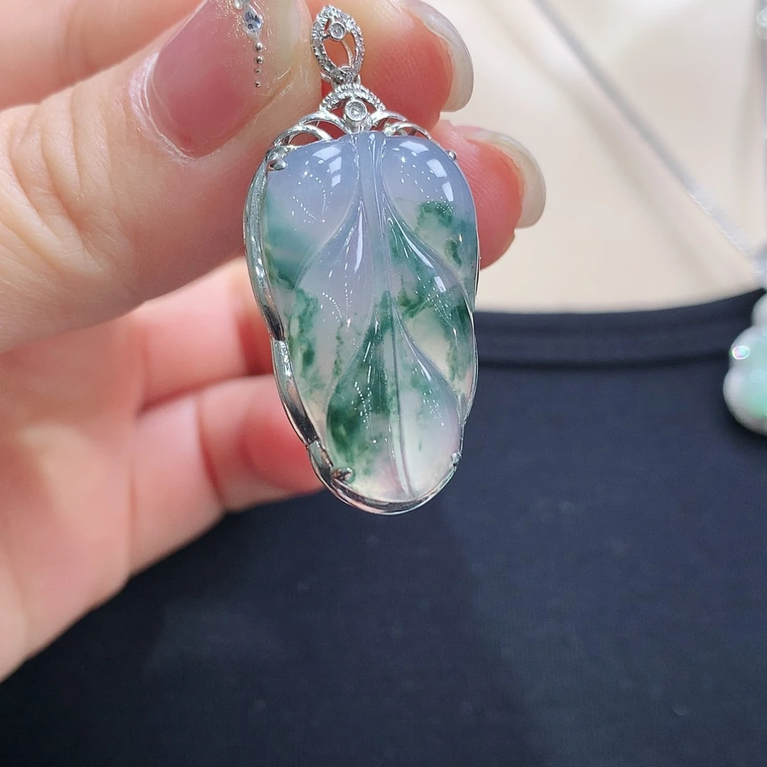 翡翠颈饰18K金镶嵌叶子