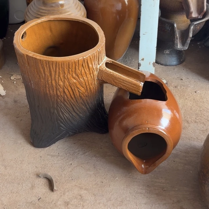 紫砂花盆口径20/27。11/28/17进水口2.5厘米微瑕