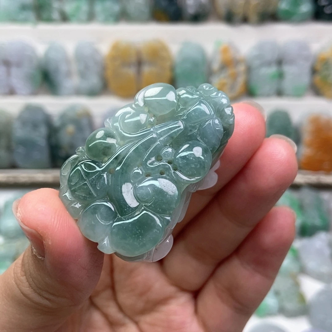 翡翠未镶嵌吊坠(赠链)