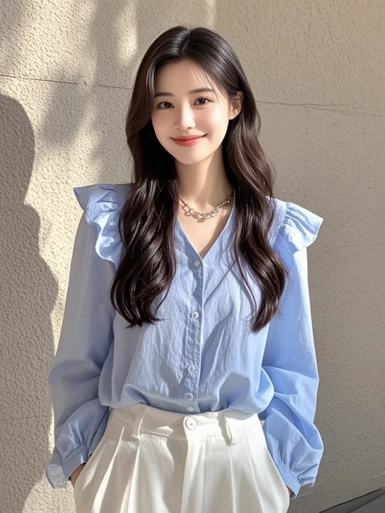 今年流行的漂亮小衫轻奢高级感法式小众绝美蓝色长袖衬衫女早秋款