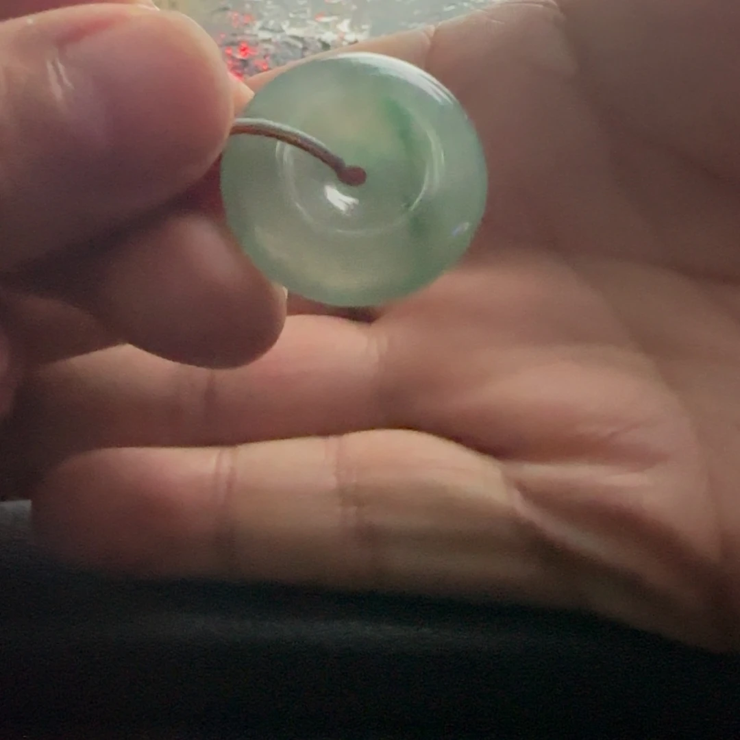 唐***园翡翠未镶嵌颈饰平安扣