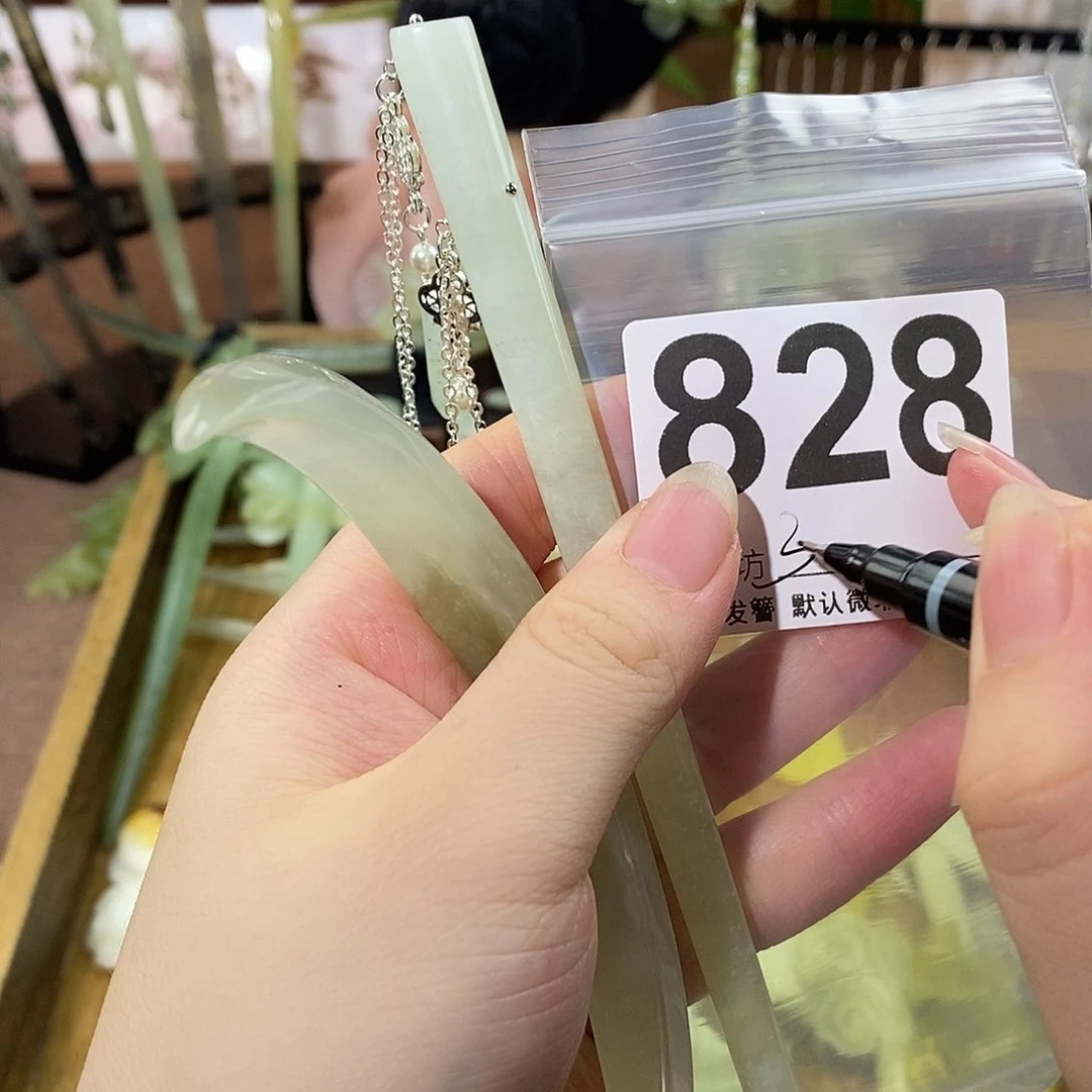 十***人蛇纹石玉合金发饰