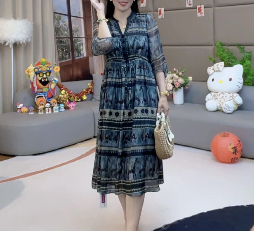 《潇潇心选》墨玉小象V领长款百分百桑蚕丝气质连衣裙 80098