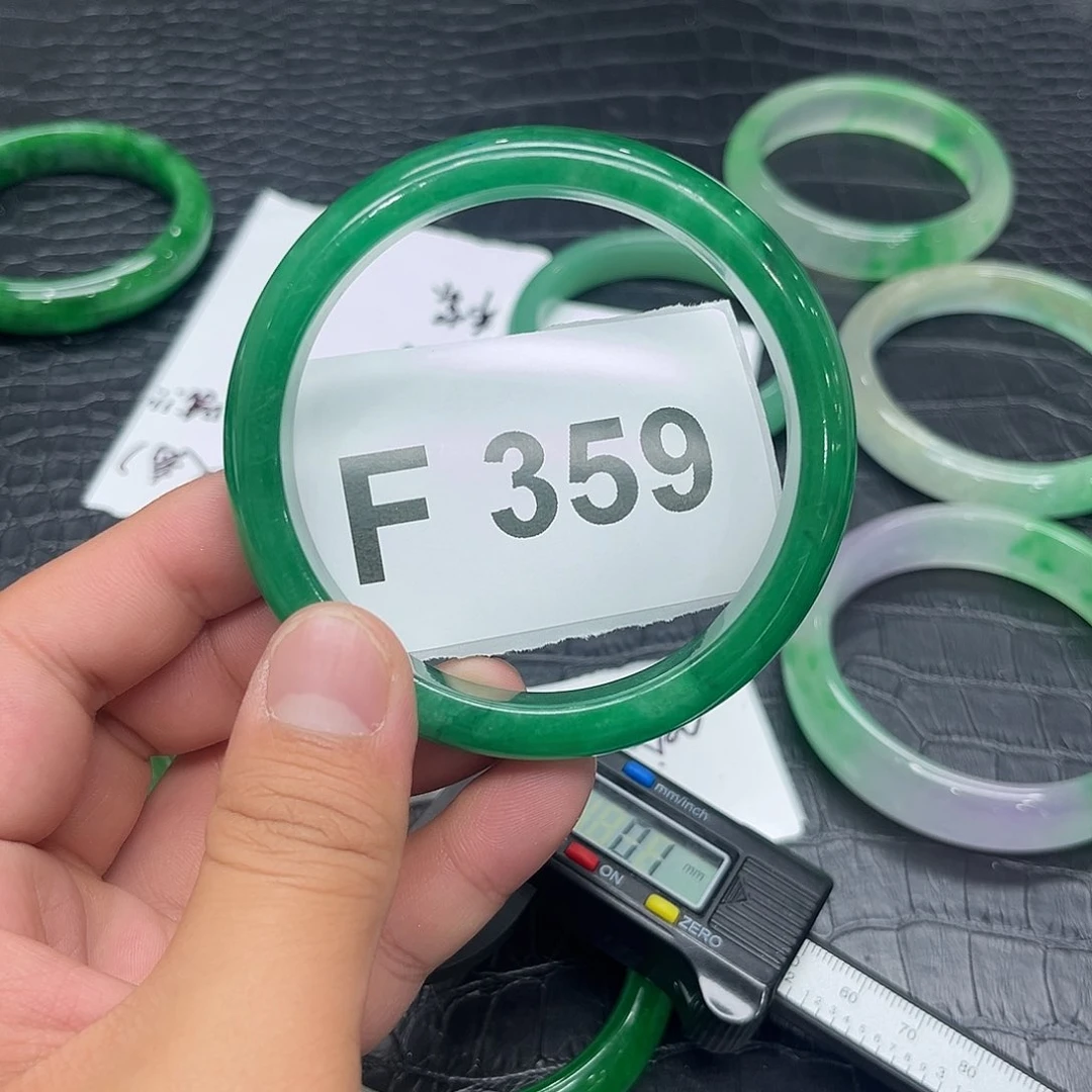 翡翠手镯未镶嵌默认瑕疵