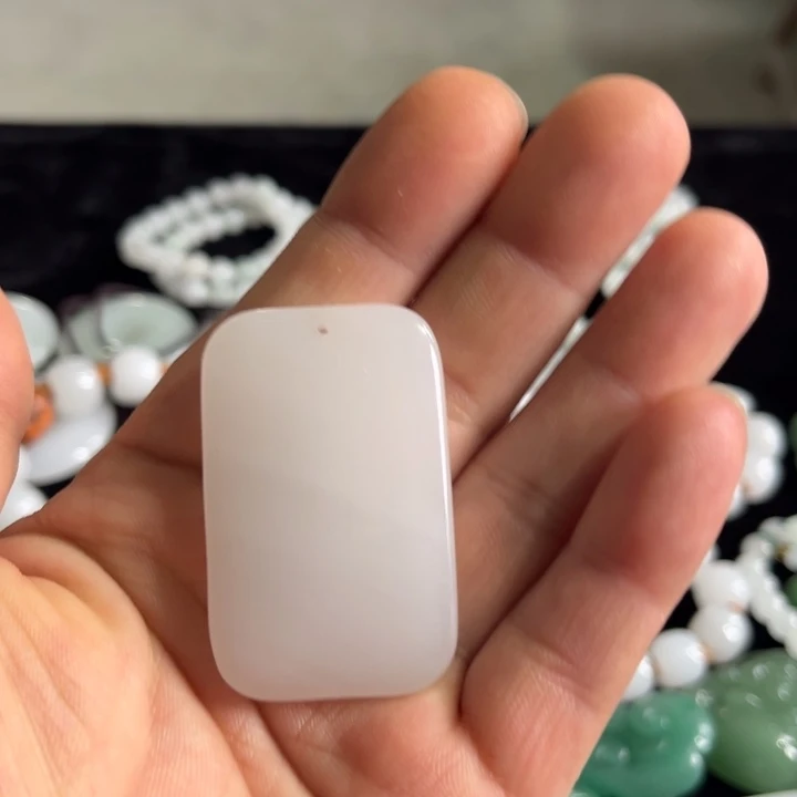 石英质玉未镶嵌颈饰