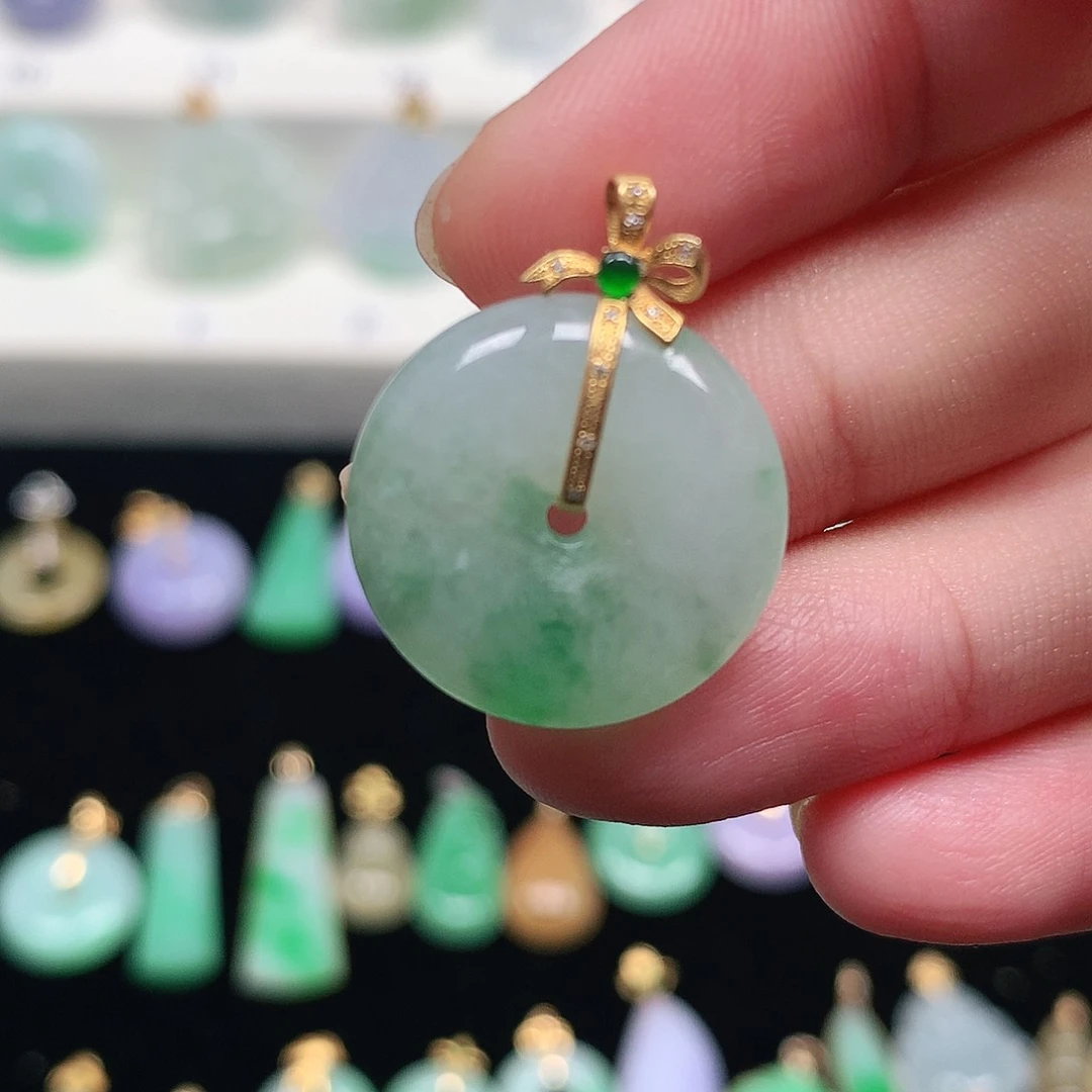 颈饰18K金镶嵌翡翠翡翠吊坠