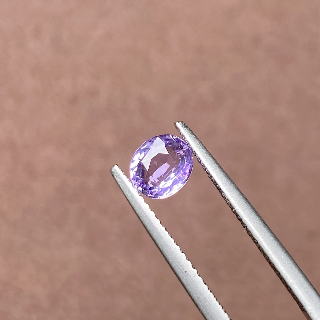 22E063 有烧紫色蓝宝石 1.05克拉