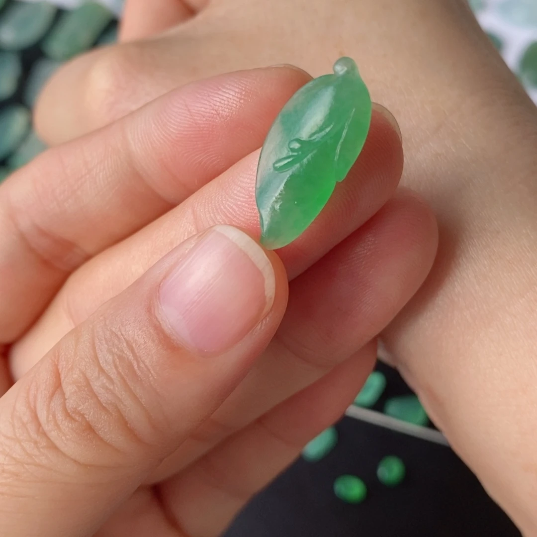 定制翡翠未镶嵌玉兰花