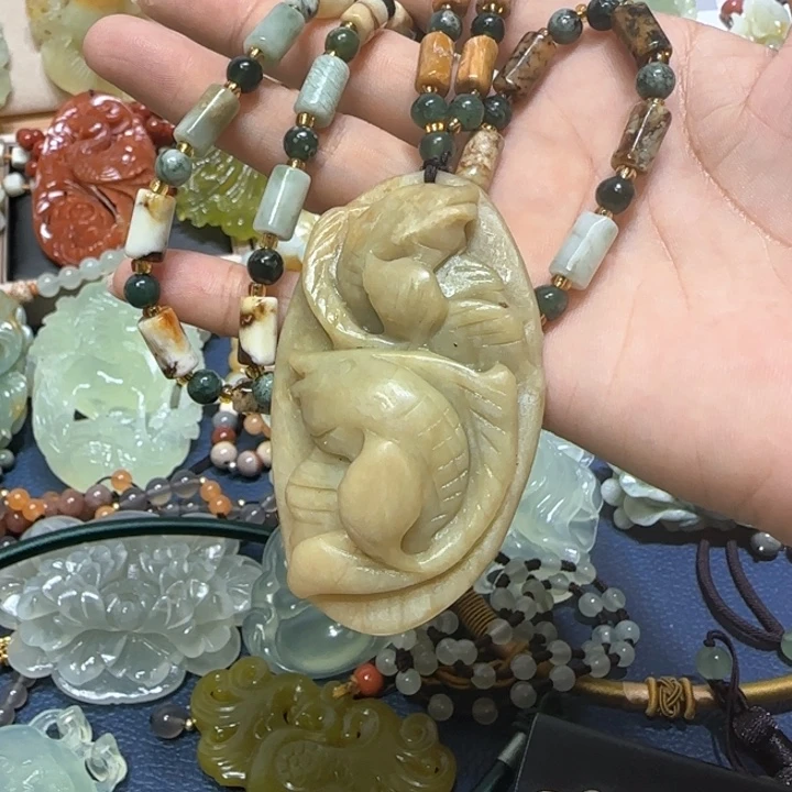 蛇纹石玉吊坠未镶嵌