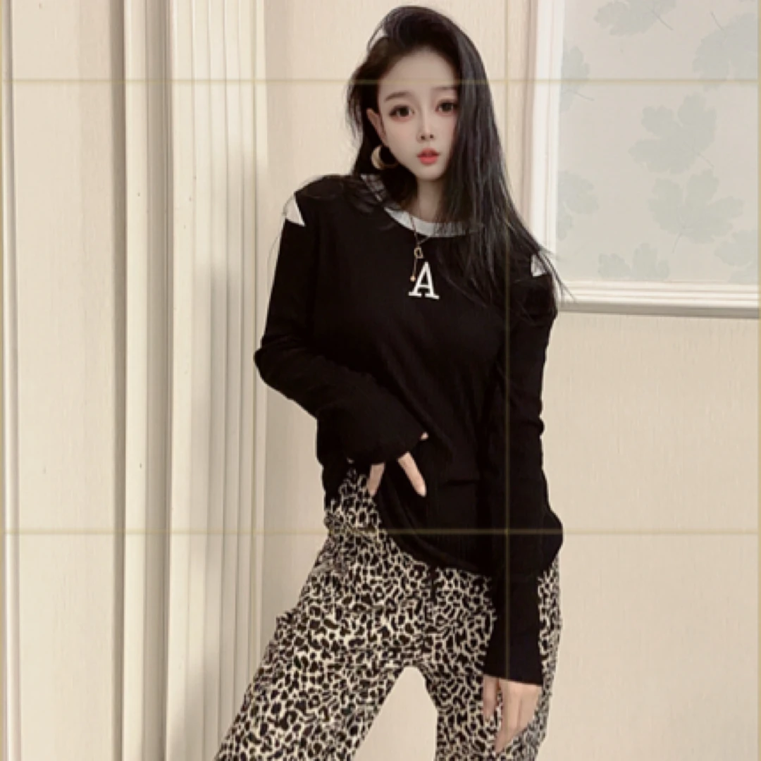 1001-68  A字母刺绣拼色针织打底衫