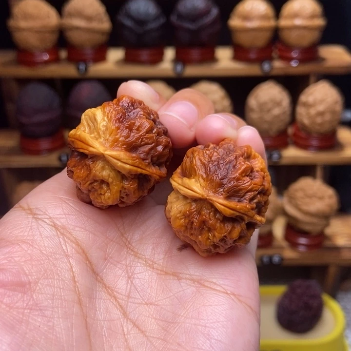 文玩核桃吊坠绣球51