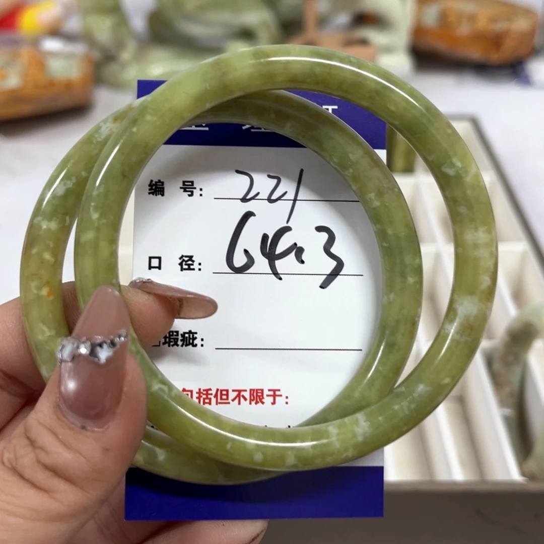 蛇纹石玉手镯未镶嵌