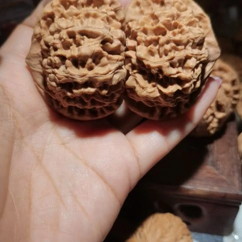 猴头核桃吊坠老*头49龙鼎官