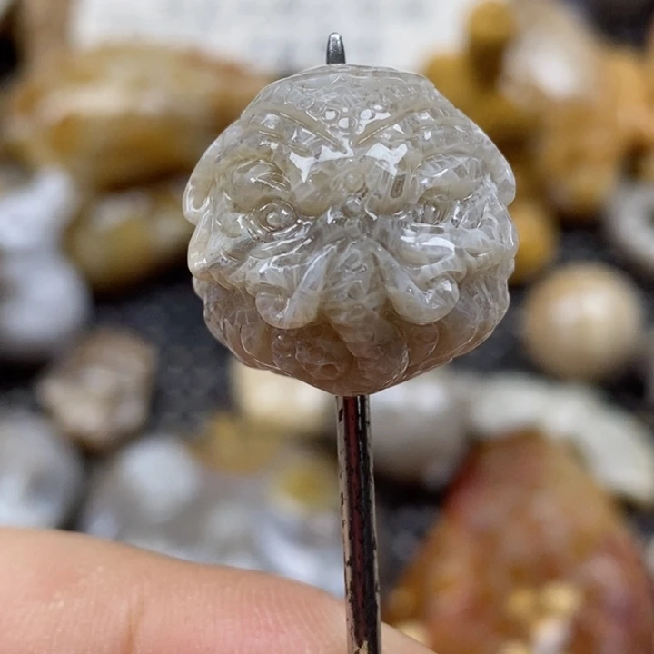 颈饰未镶嵌硅化珊瑚（珊瑚玉）