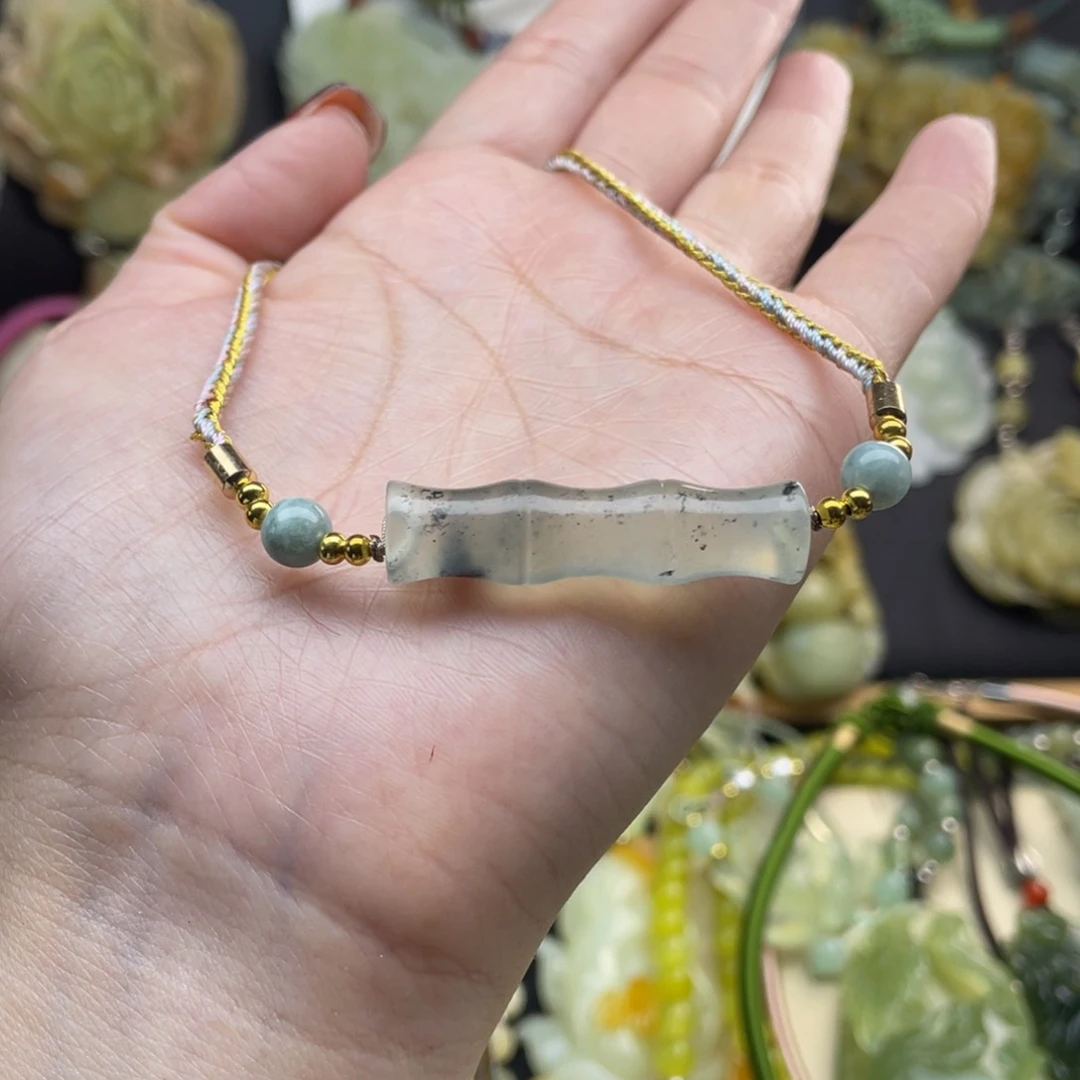 蛇纹石玉颈饰未镶嵌