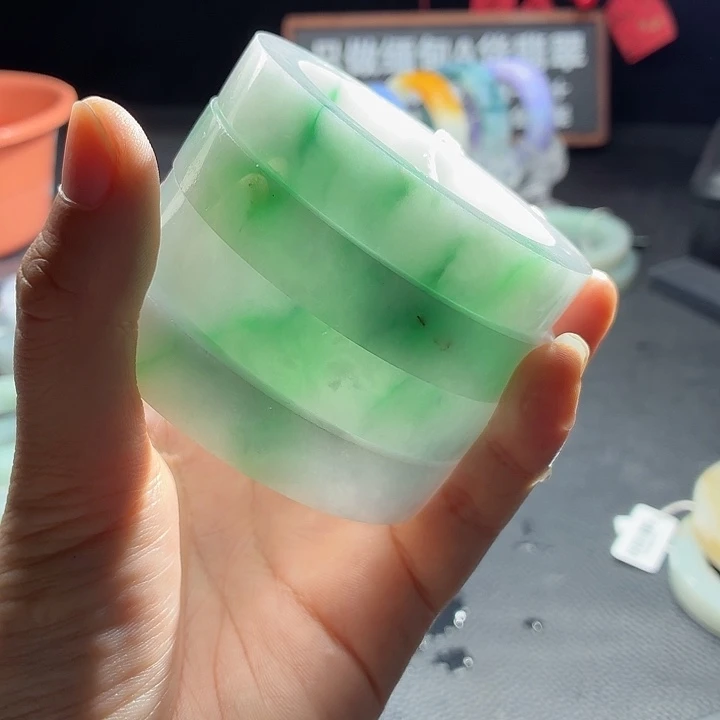 定制翡翠未镶嵌翡翠手镯