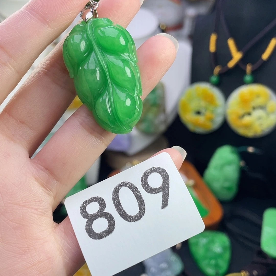 翡翠未镶嵌吊坠(赠链)