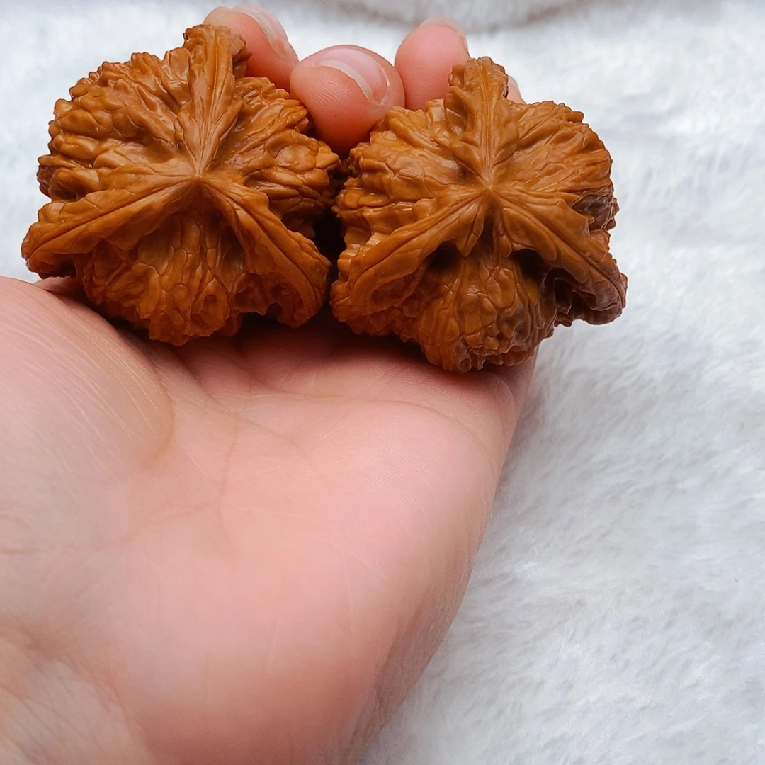 大***图文玩核桃吊坠三棱