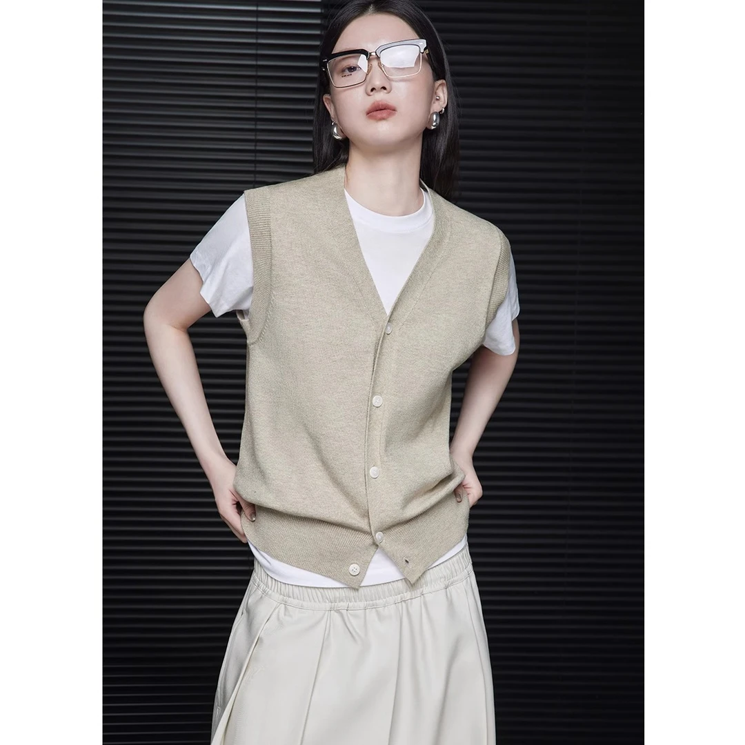 法式杏色v领马甲针织背心女春秋坎肩叠穿高级感短款无袖开衫上衣