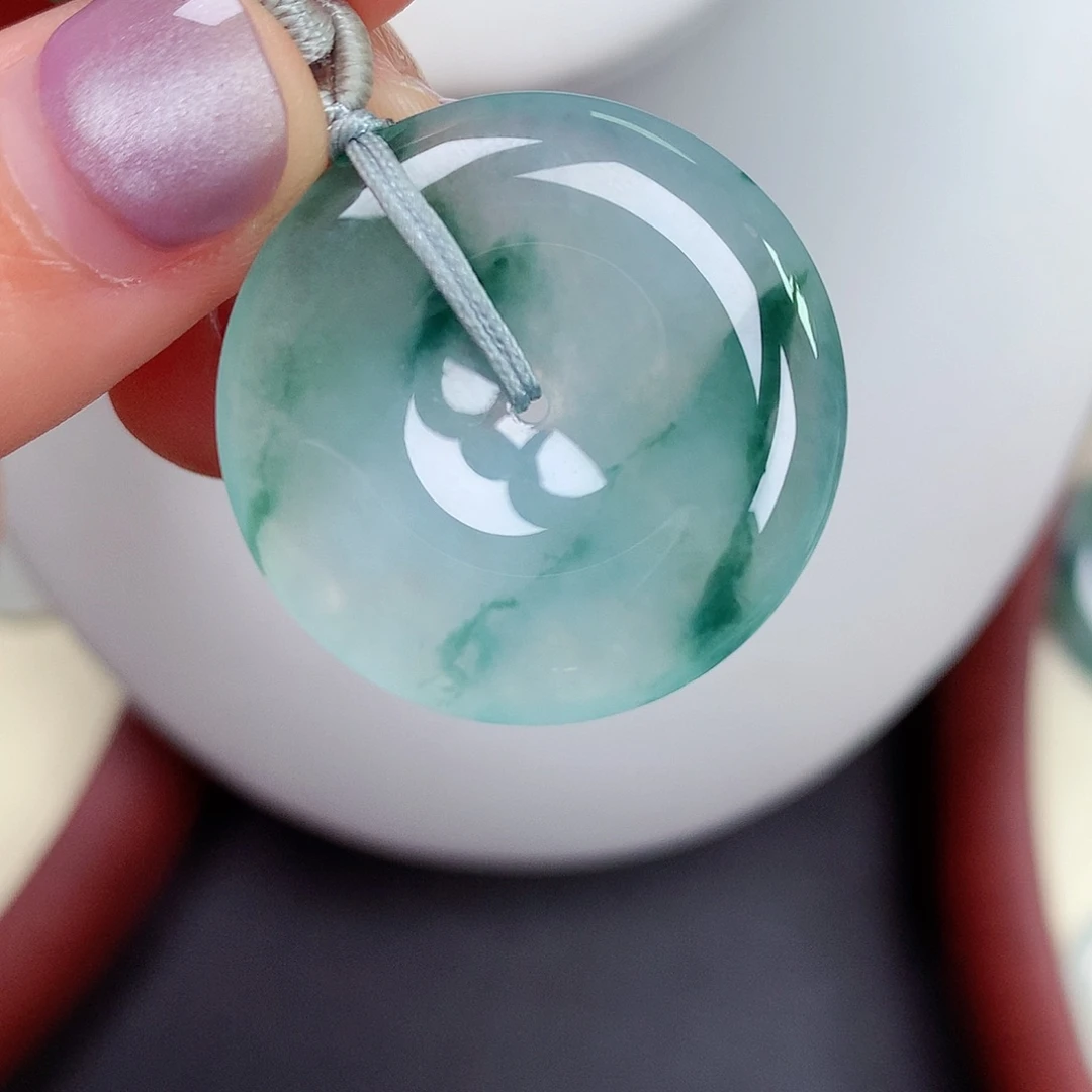 翡翠未镶嵌颈饰平安扣