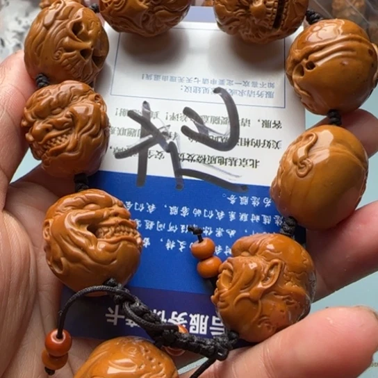 橄榄核手串雕刻工艺