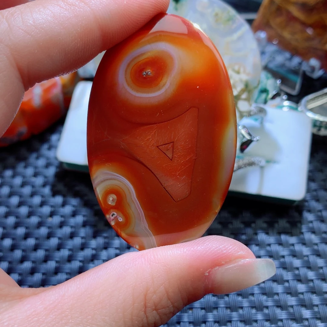 未镶嵌颈饰玛瑙/玉髓皇**岸