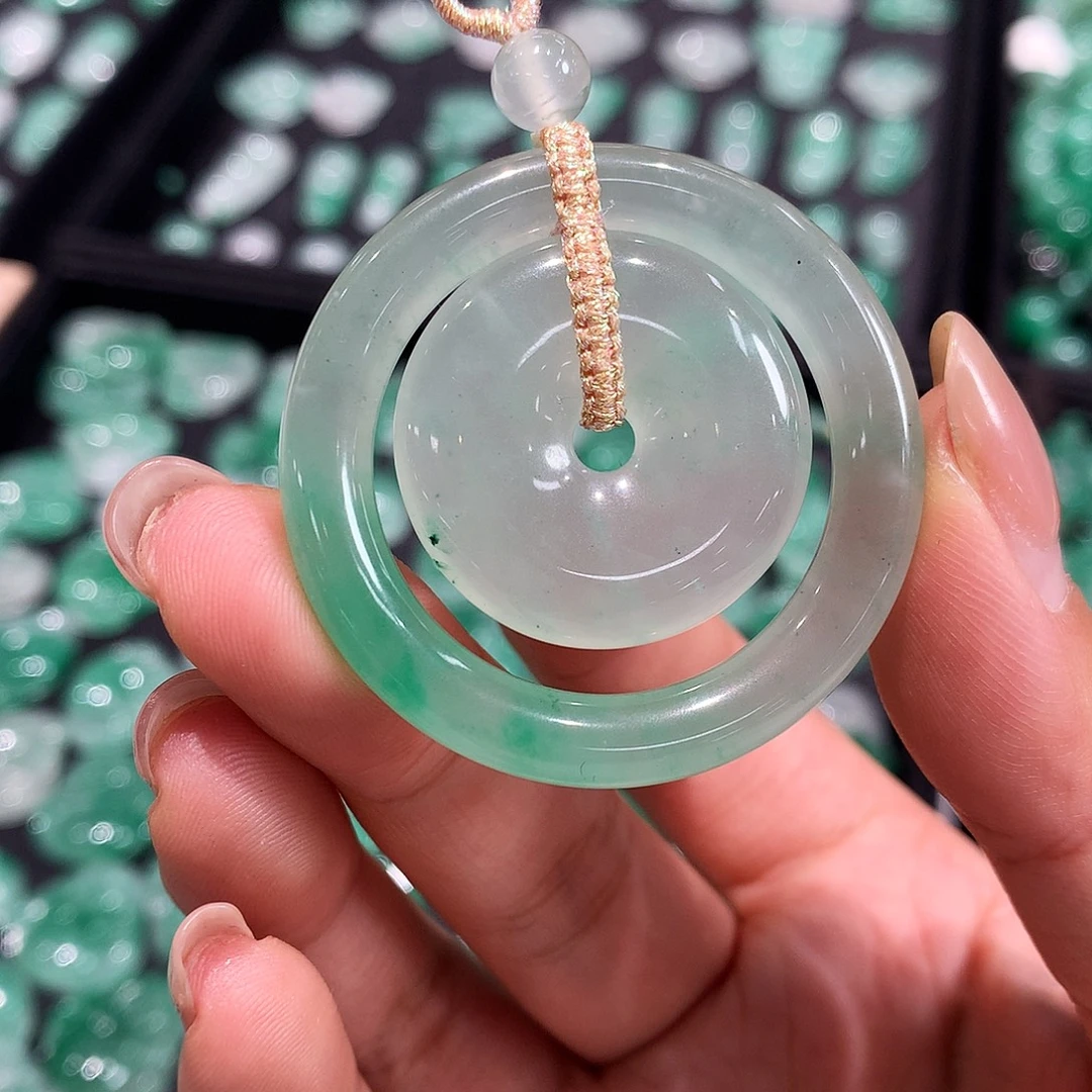 石英质玉未镶嵌颈饰