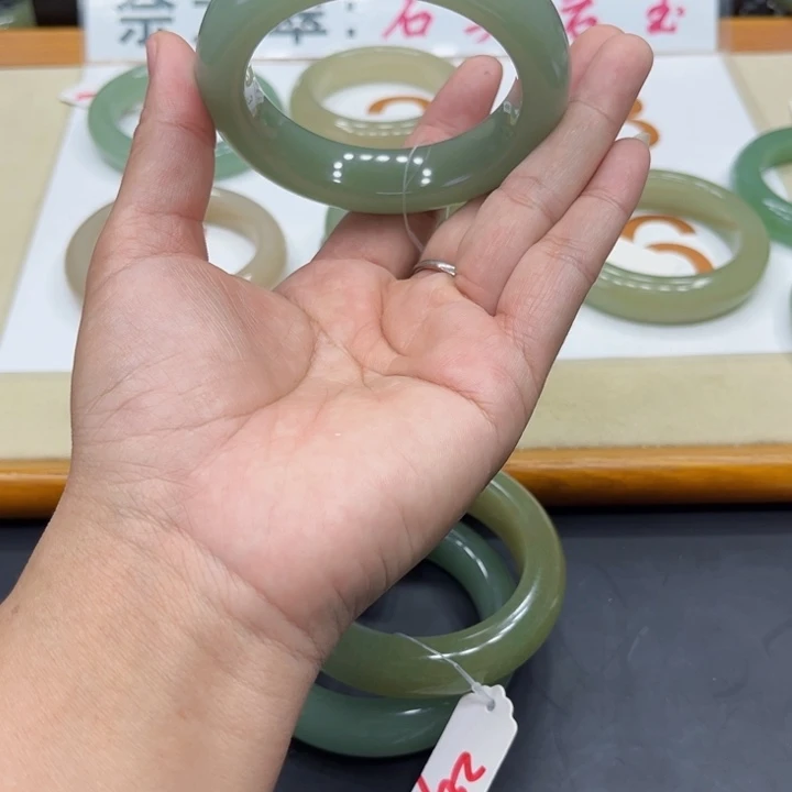 未镶嵌手镯石英质玉心****水