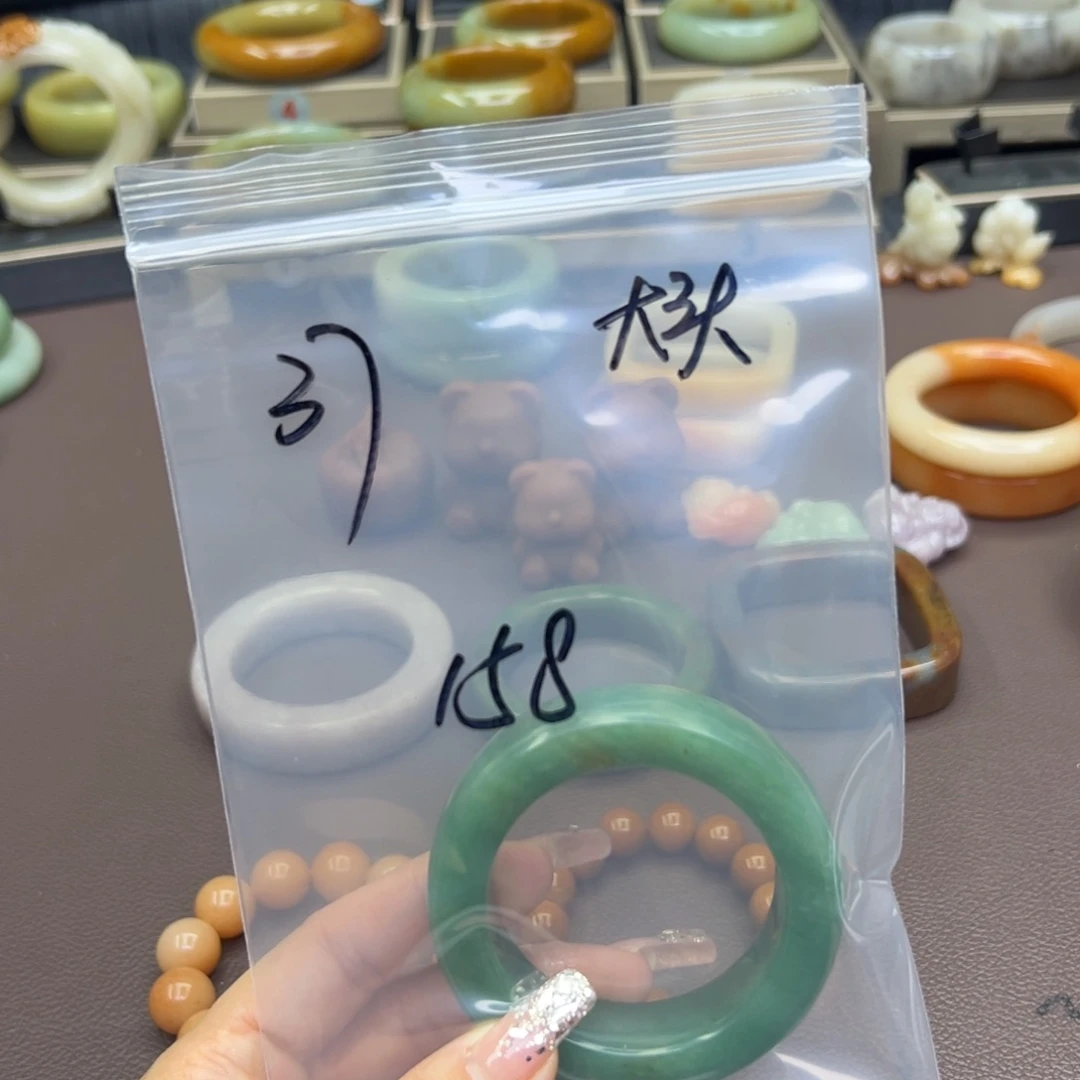 石英质玉手镯未镶嵌大***包