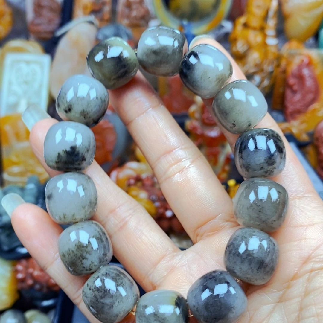 石英质玉（黄龙玉）未镶嵌颈饰
