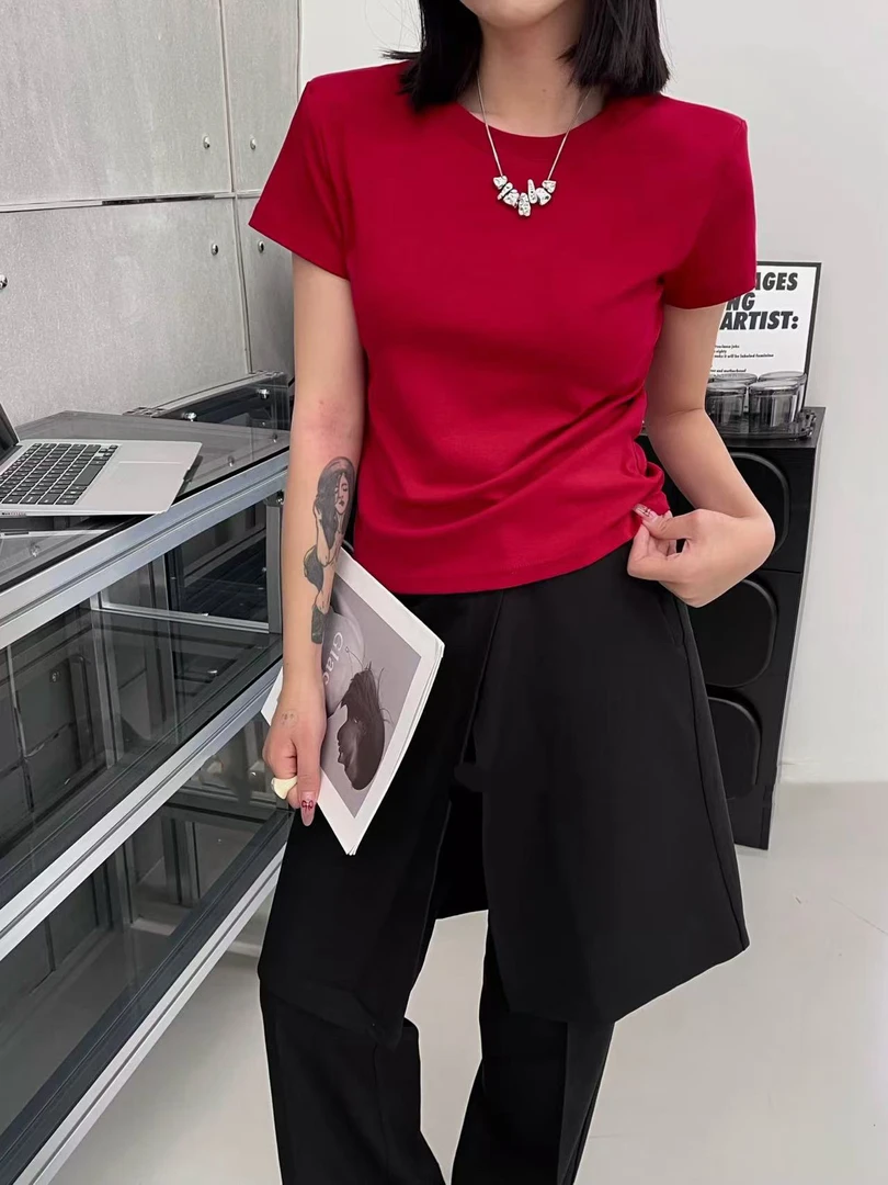 仓美美女装-垫肩圆领素板设计款T恤