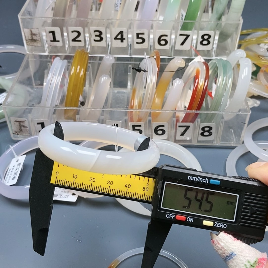 玛瑙/玉髓手镯未镶嵌63