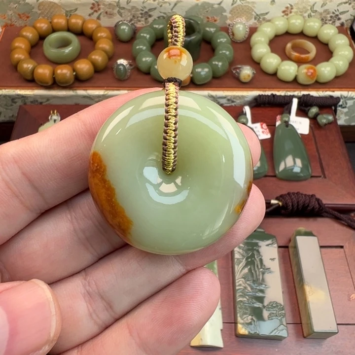 昨***明岫岩河磨玉（透闪石质玉）未镶嵌吊坠(不含链)