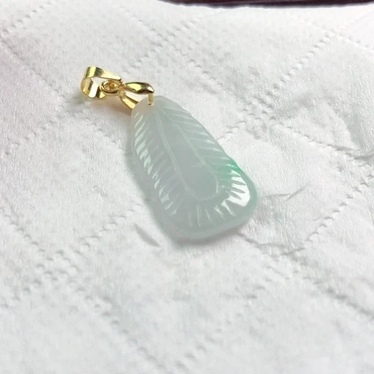 翡翠颈饰未镶嵌车**子吊坠