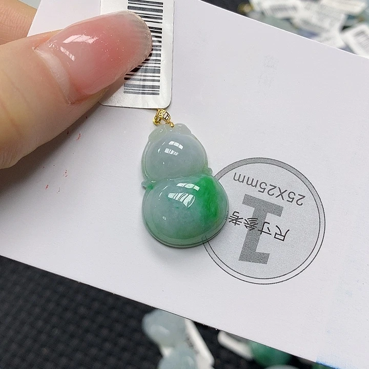 颈饰18K金镶嵌翡翠