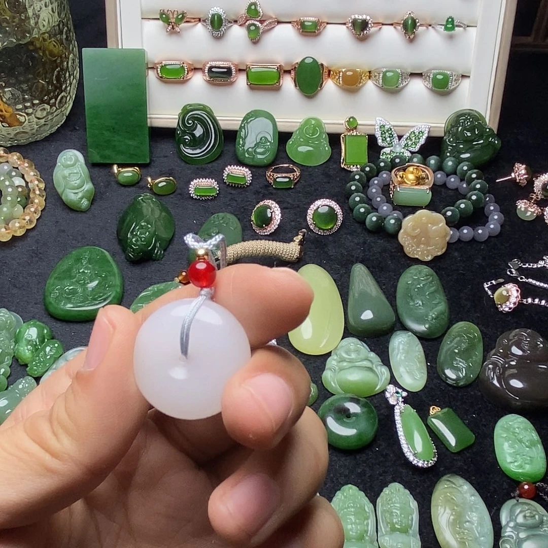 好****石英质玉未镶嵌颈饰