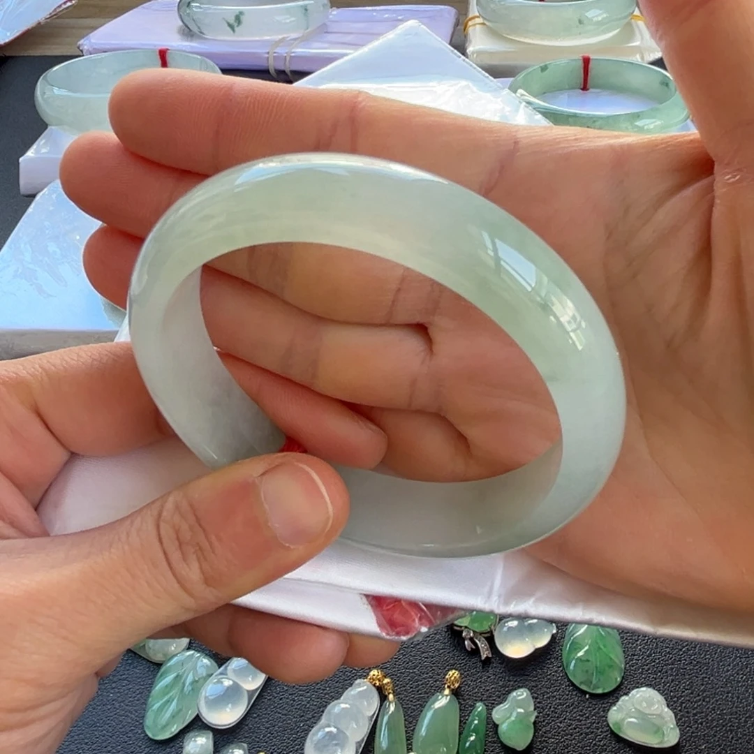 翡翠手镯未镶嵌手镯