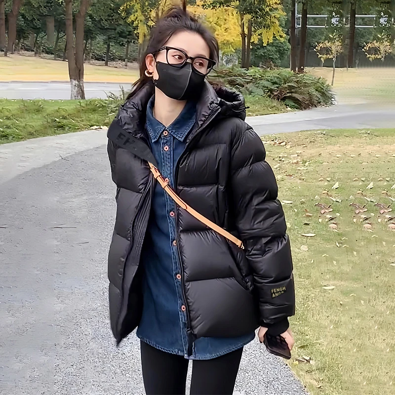 黑金羽绒服女短款2025冬季新款加厚潮流小个子面包服黑色保暖外套
