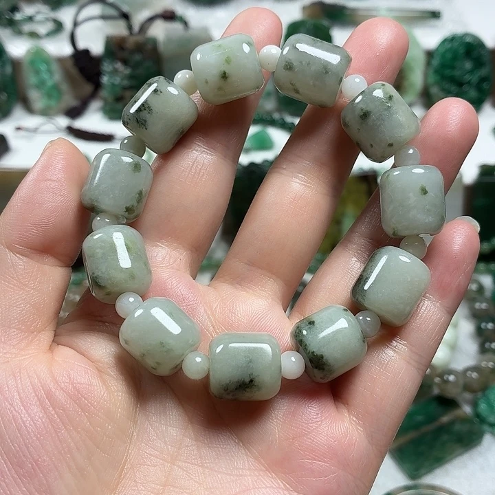 独山玉未镶嵌吊坠