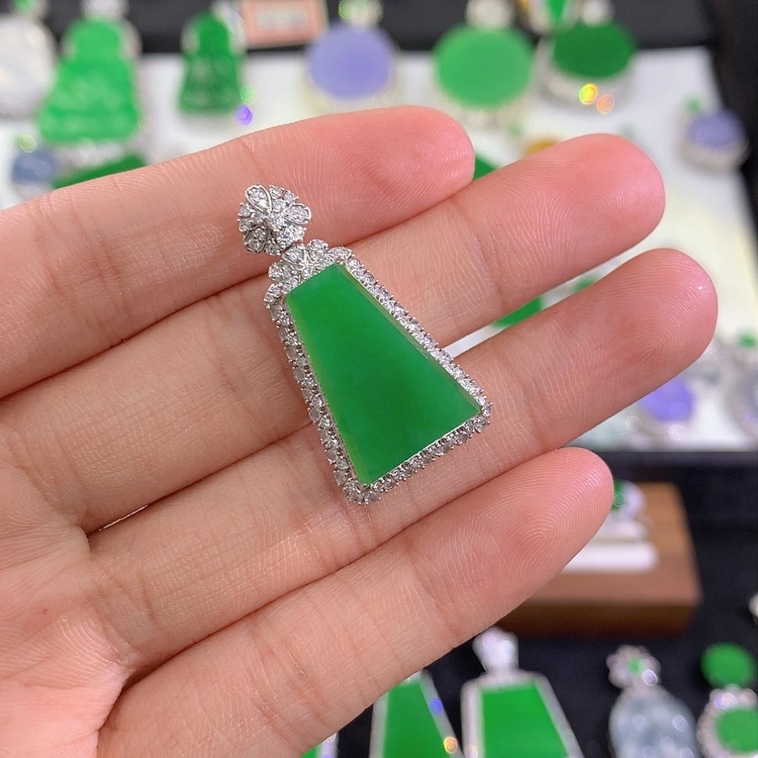 翡翠吊坠(不含链)18K金镶嵌无事牌